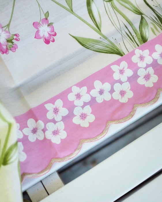 Italian Floral and Scalloped Table Cloth and Napkin Set