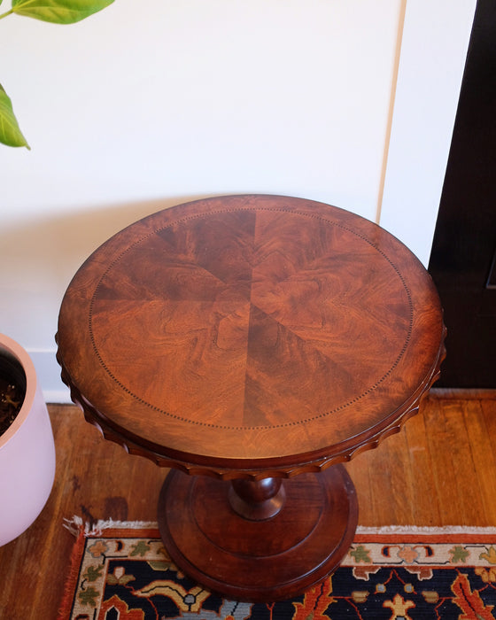 Round Accent Table with Scallop Edge